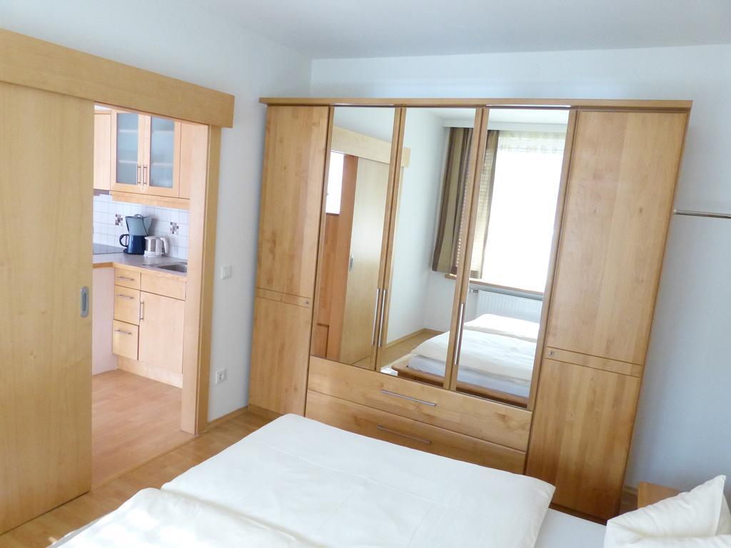 Sagmeister Loft Apartman Jenig Szoba fotó