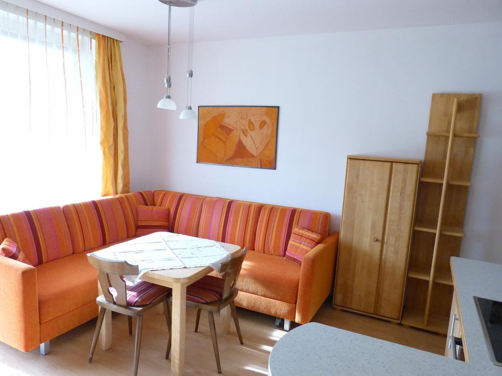 Sagmeister Loft Apartman Jenig Szoba fotó