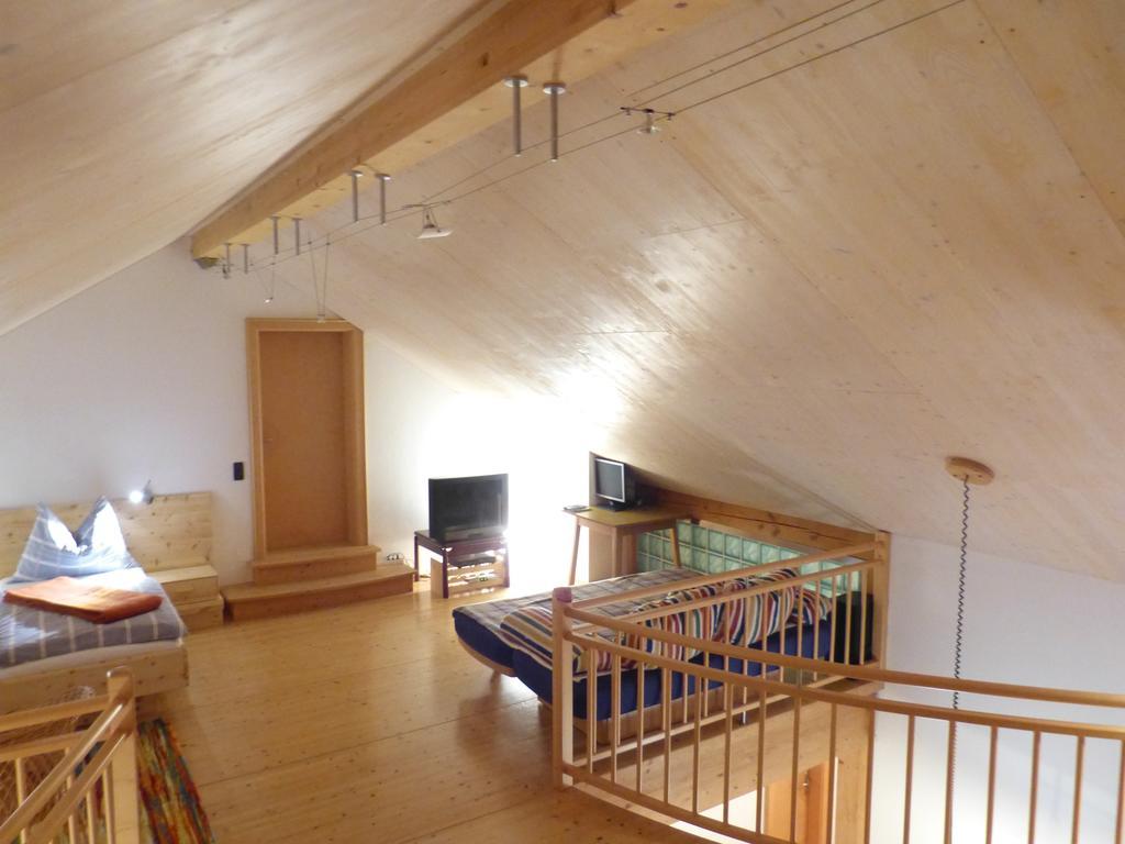 Sagmeister Loft Apartman Jenig Szoba fotó