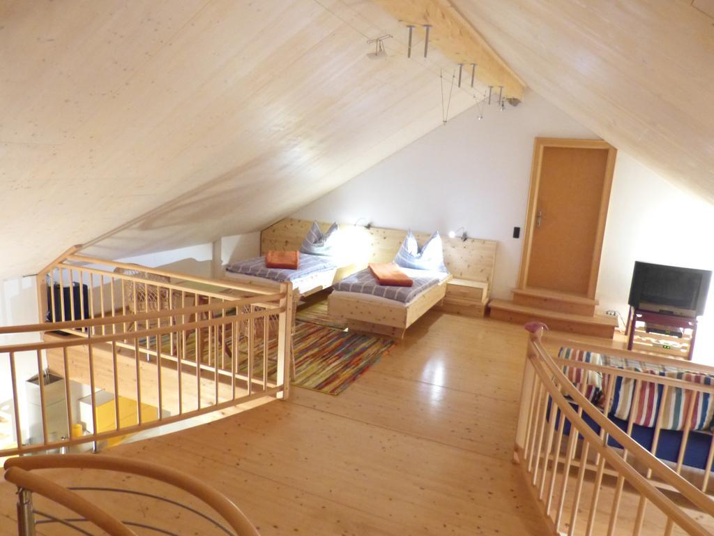 Sagmeister Loft Apartman Jenig Szoba fotó