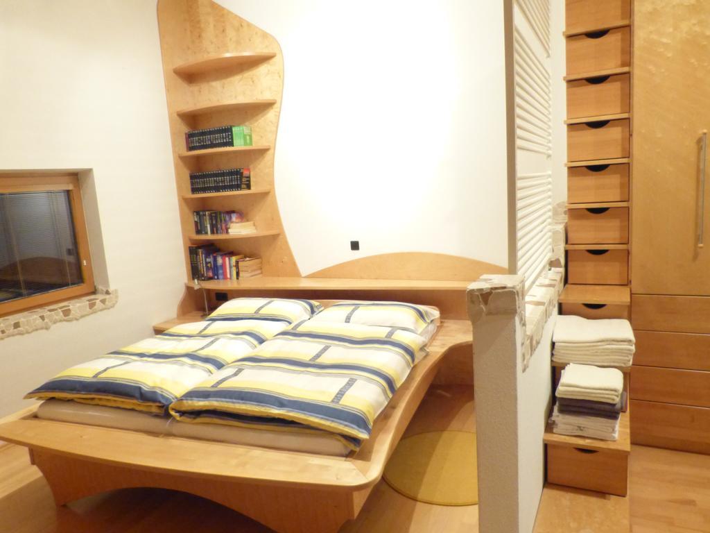 Sagmeister Loft Apartman Jenig Szoba fotó